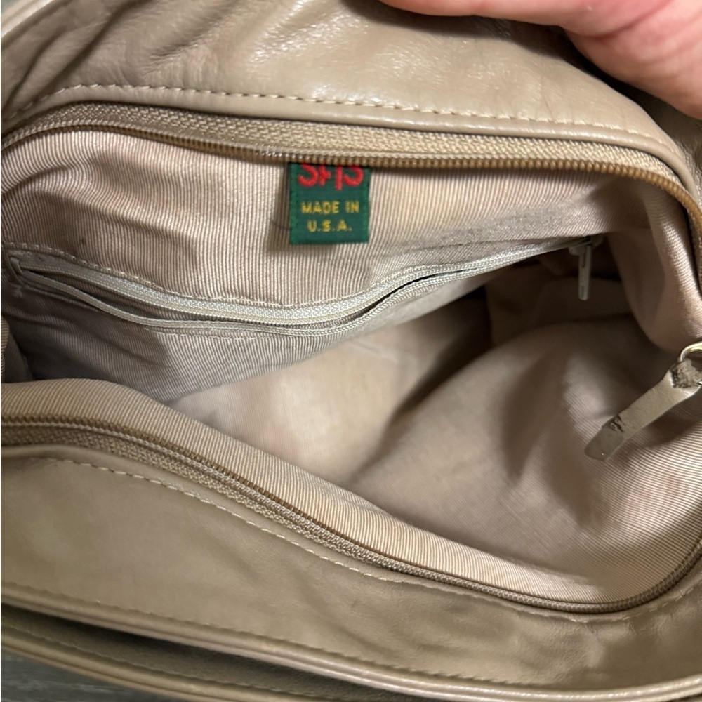 SAS Beige Leather Hand Stitched Purse Made in USA - Picture 13 of 16